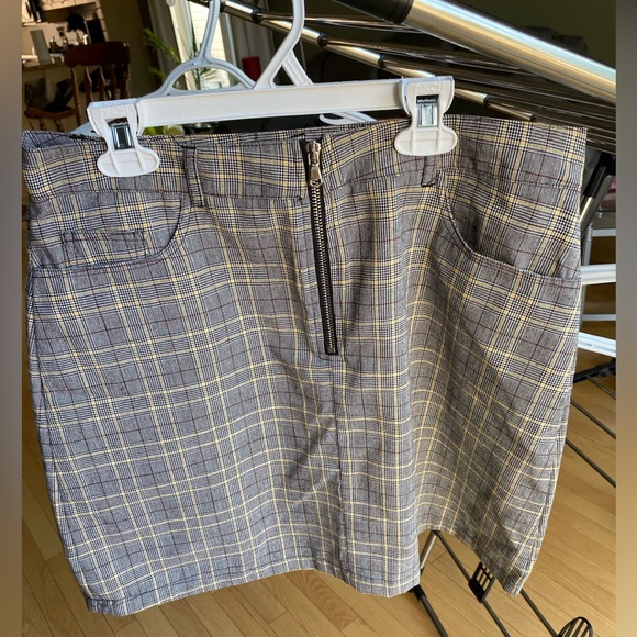 professional skirt - Picture 1 of 3